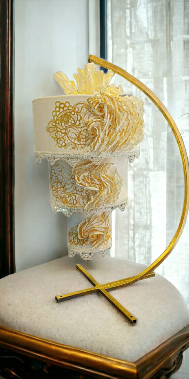 دورة كيكة الثرية (chandelier cake)